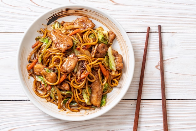 Fideos Yakisoba Salteados Con Cerdo