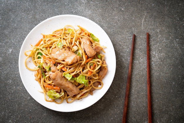 Fideos Yakisoba Salteados Con Cerdo