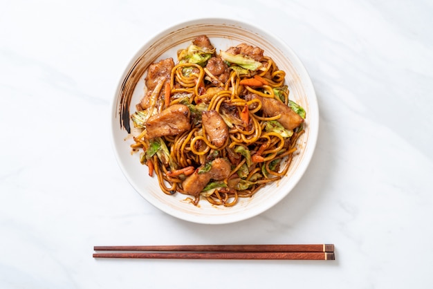 Fideos Yakisoba Salteados Con Cerdo