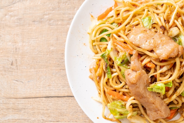 Fideos Yakisoba Salteados Con Cerdo