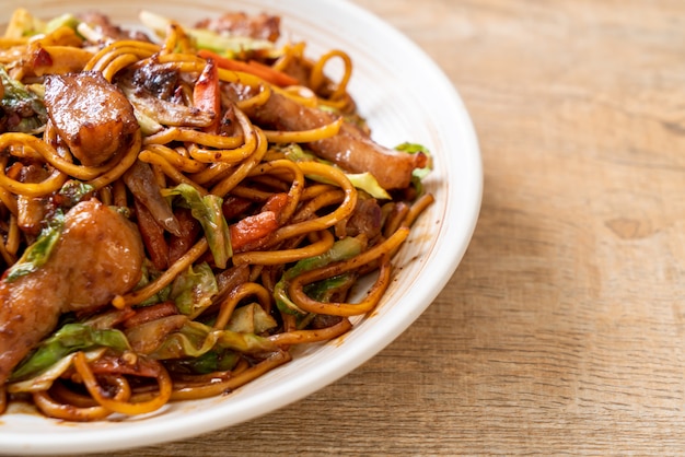 Fideos Yakisoba Salteados Con Cerdo