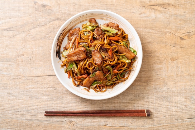 Fideos Yakisoba Salteados Con Cerdo