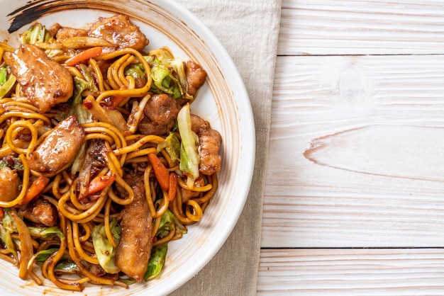 Fideos Yakisoba Salteados Con Cerdo