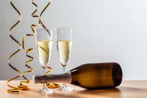 Fiesta de año nuevo con champagne.