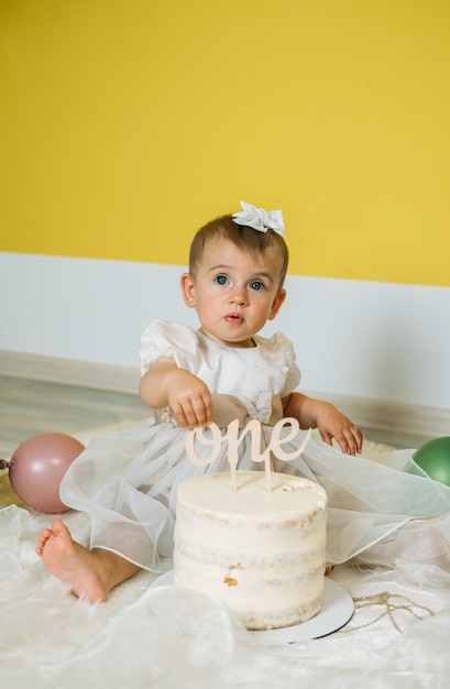 Fiesta ecológica del primer cumpleaños del bebé con pastel st ideas de cumpleaños con decoración natural