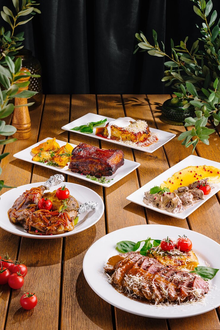 Fiesta gourmet variedad de platos en mesa de madera