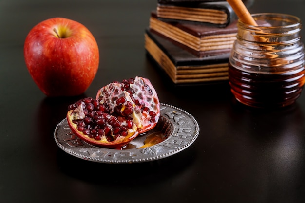 Fiesta judía miel y manzanas con granada