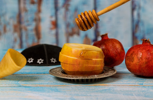 Fiesta judía Rosh Hashaná miel y manzanas con granada