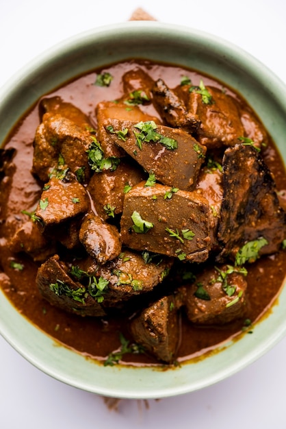 Fígado de carneiro frito ou Kaleji masala, receita não vegetariana popular da Índia e do Paquistão