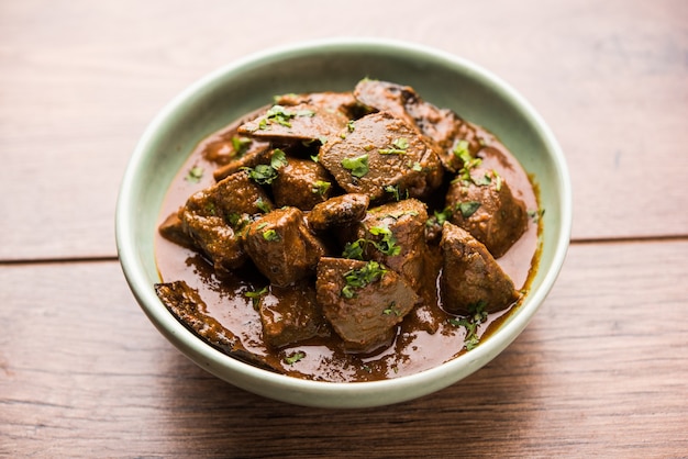 Fígado de carneiro frito ou kaleji masala, receita não vegetariana popular  da índia e do paquistão