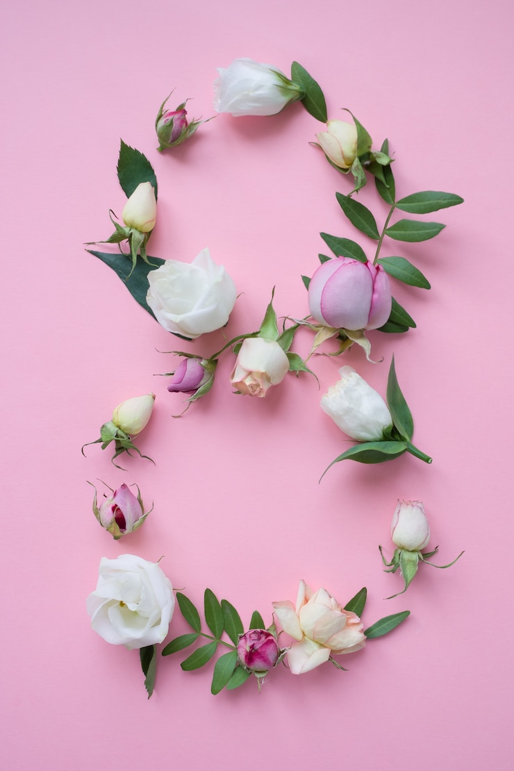 Foto figura 8 hecha de diferentes flores en rosa