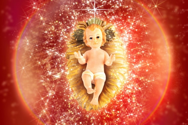 Figura de belén del niño jesús con fondo rojo