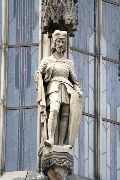 Figura caballeresca en la torre central de la ciudad de Praga