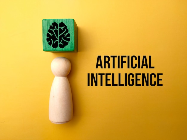 Figuras de madeira e bloco colorido com ícone de cérebro e a palavra Inteligência Artificial