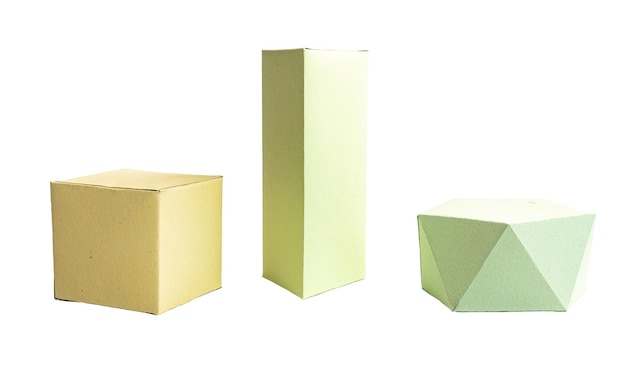 Figuras geométricas en papel artesanal aisladas en un recorte de fondo blanco o transparente
