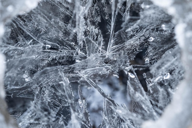 Foto figuras hechas de frágil concepto de hielo transparente congelación aguda frágil
