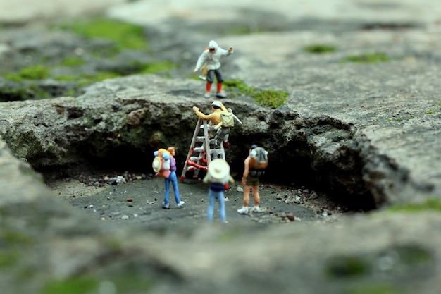 Foto figuras en miniatura personas pequeñas