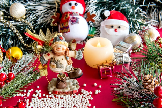 Figuras navideñas y decoración navideña