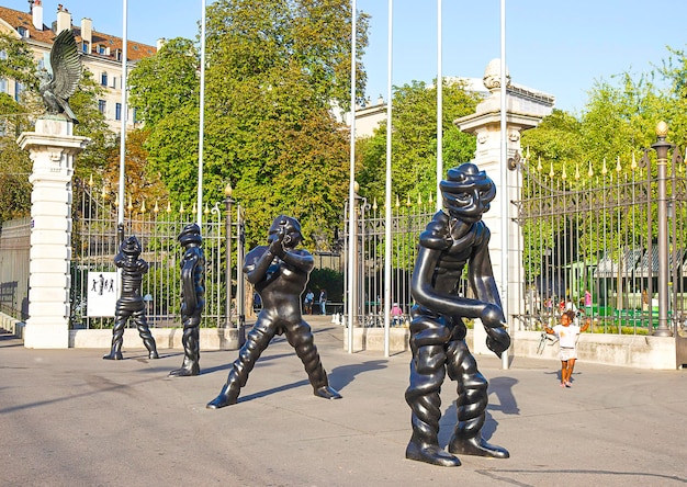 Figuras no Parc des Bastions em Genebra no verão