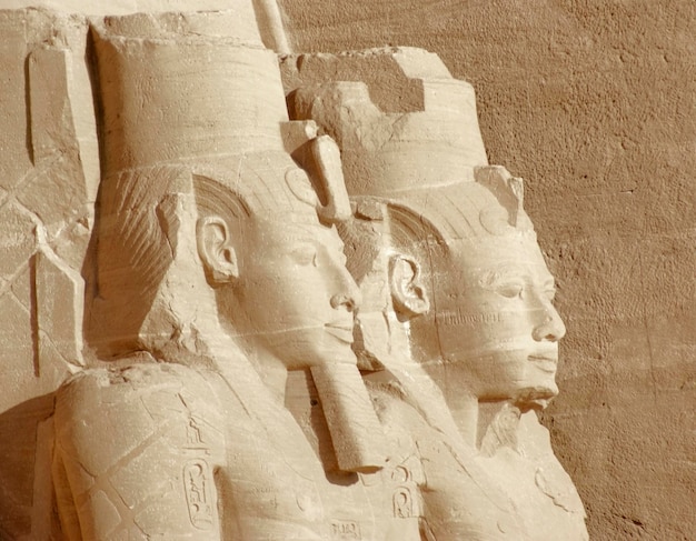 figuras nos templos de Abu Simbel