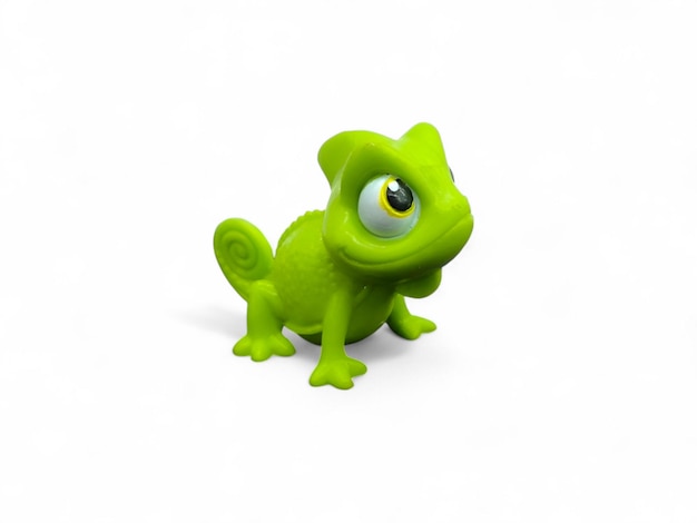 Figurina de camaleão verde em fundo branco