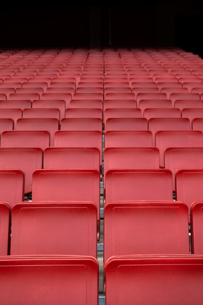 Fila del asiento rojo en el estadio