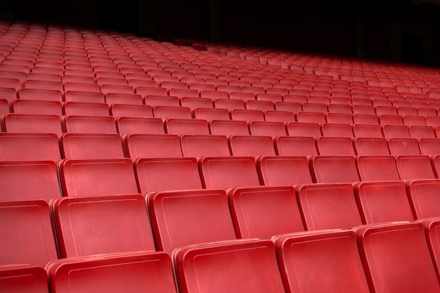 Fila del asiento rojo en el estadio