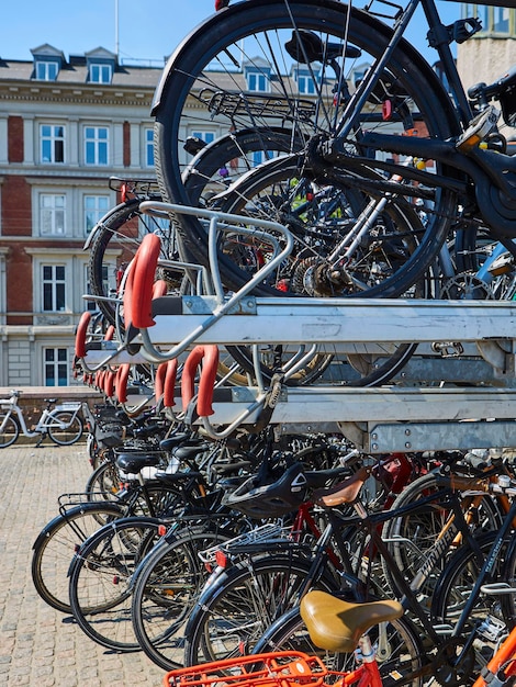 Una fila de bicicletas
