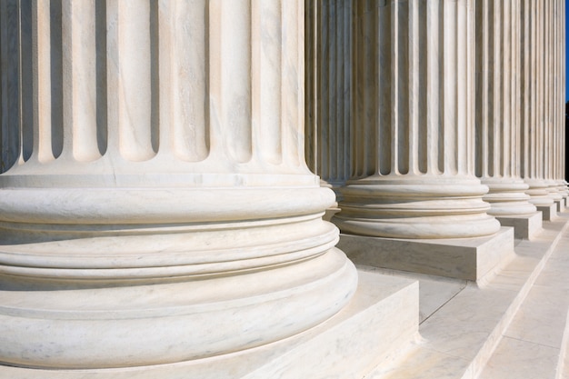 Fila de columnas de la Corte Suprema de Estados Unidos