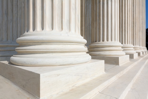 Fila de columnas de la Corte Suprema de Estados Unidos