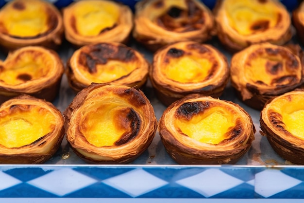 Foto filas de tarte de ovo sobremesa tradicional portuguesa pastéis de nata pastéis de nata café o generative ai