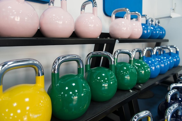 Filas de Kettle Bell en el gimnasio