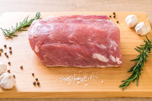 Filé cru de carne de porco fresca