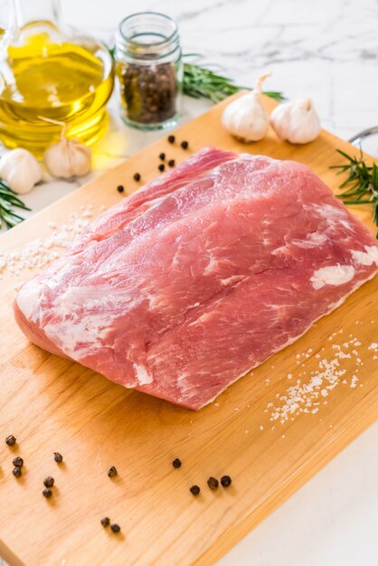 filé cru de carne de porco fresca