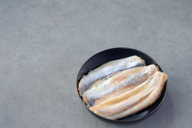 Filé de arenque norueguês fresco, uma delícia de frutos do mar