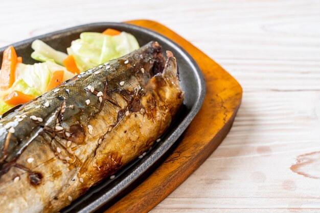 Filé de peixe saba grelhado com molho teriyaki