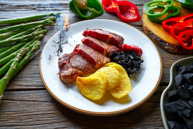 Filé mignon grelhado com batatas fritas