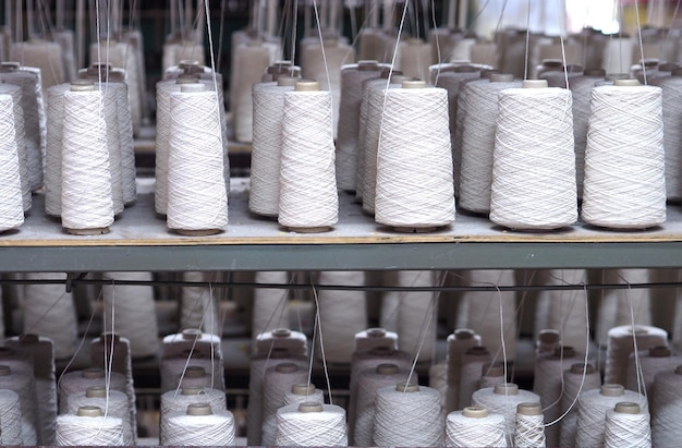 Foto fileira da indústria de fios têxteis