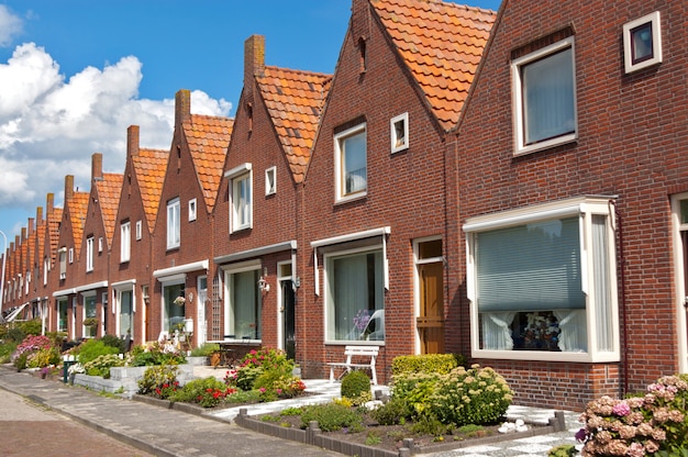 Fileira de casas típicas da família holandesa, arquitetura moderna na holanda (holanda)