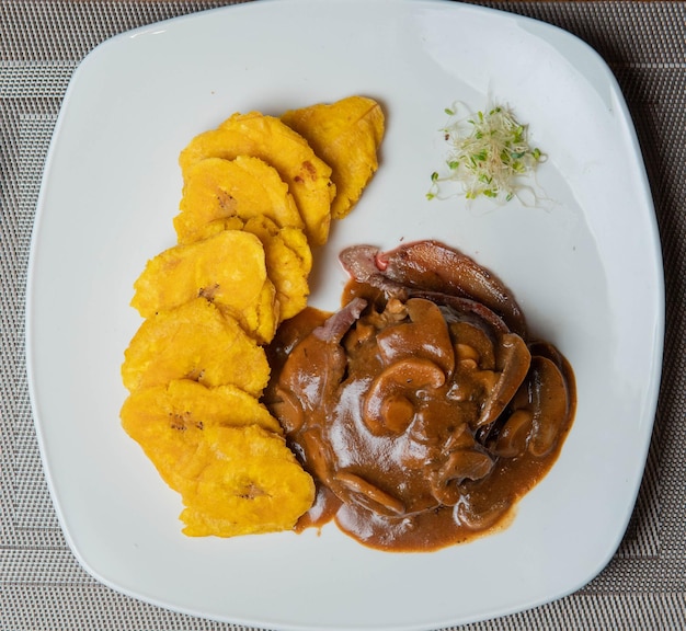 Filet Mignon Elegancia en un plato