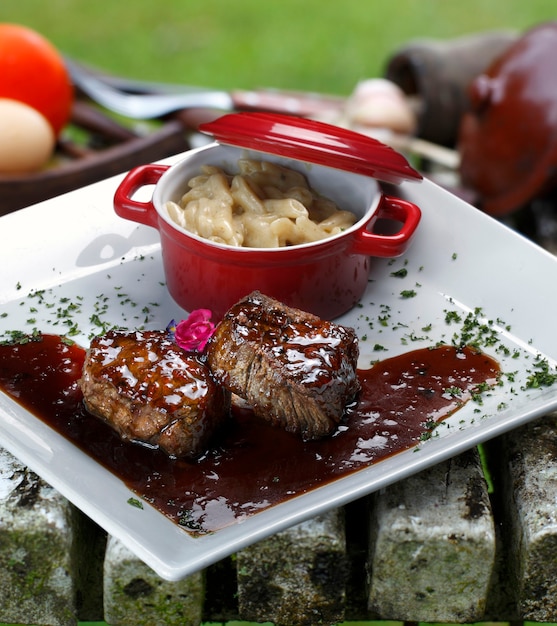 Foto filet mignon mit rotweinsauce