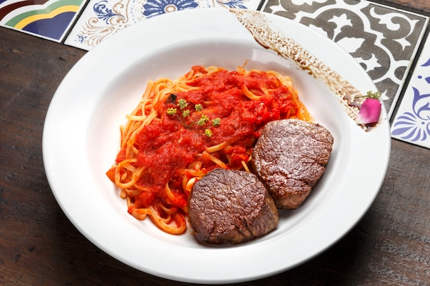 Filet mignon con pasta