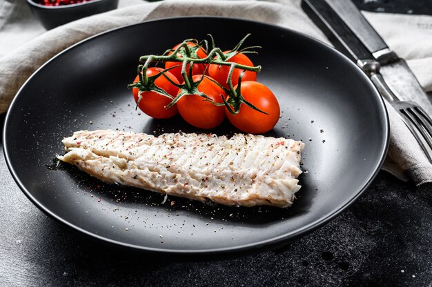 Filete de abadejo cocido con tomates cherry