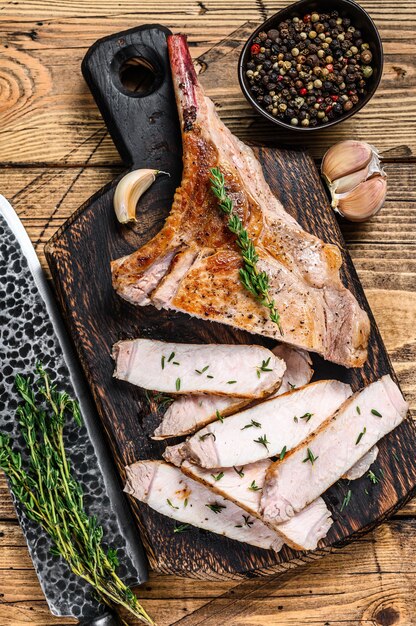 Filete de carne de chuleta de cerdo de costilla a la barbacoa en rodajas