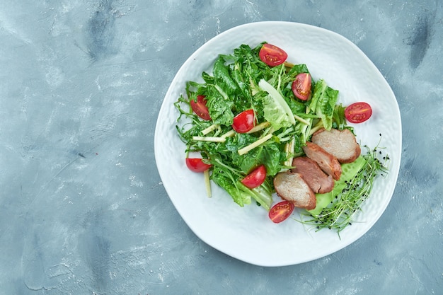 Filete de cerdo al horno con ensalada