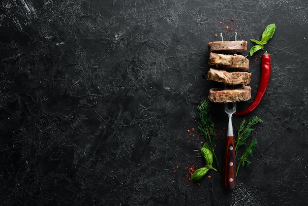 Filete de cerdo al horno en un tenedor Platos comida Vista superior Espacio libre para su texto