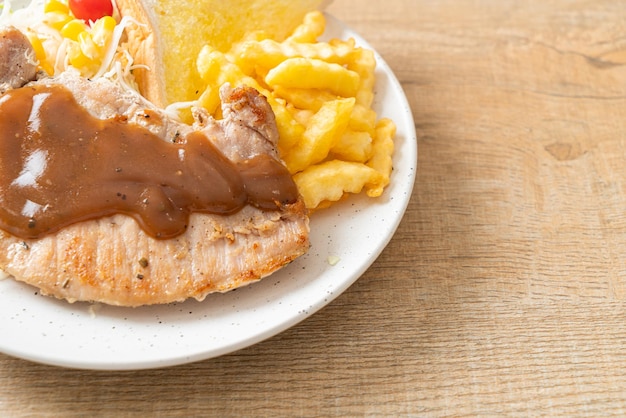 Filete de cerdo con salsa de pimienta negra