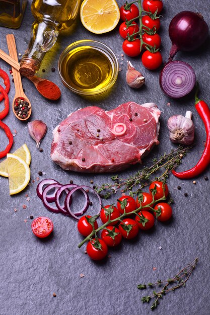 Filete de cordero con especias y verduras