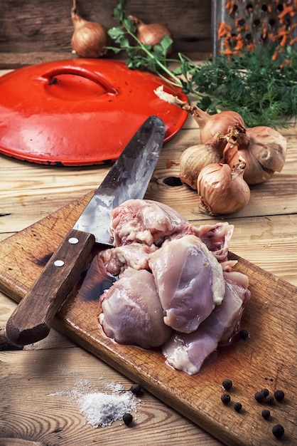 filete crudo de carne de pollo