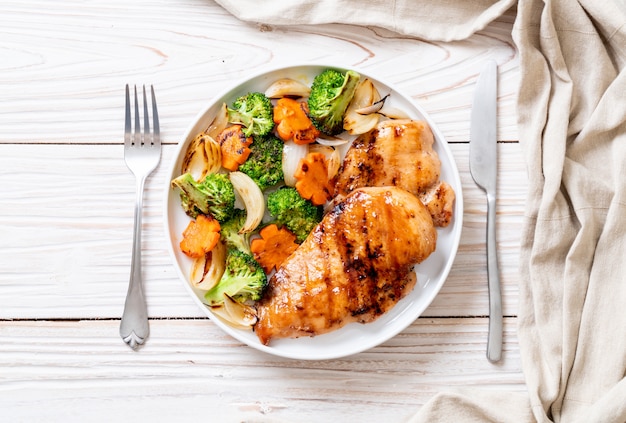 Filete De Pechuga De Pollo Con Verduras